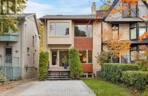 Rosedale Villa | 4 BDRM Downtown House - Urban Elegance with 2 cars Garage