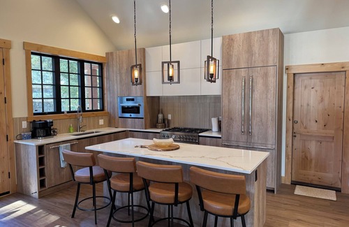 Roslyn Resort | 4-bdrm en-suite on the 13th fairway! Ev charger, Sauna, Steamshower & hot-tub