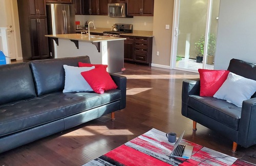 Martinez House | 4-bdrm home, WiFi, AC, storage, parking in quiet neighborhood. Pets, kids OK!