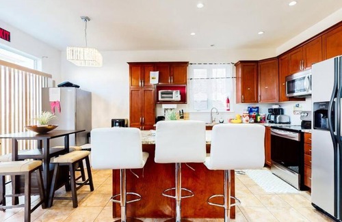 Ottawa Division Apartment | 4 Bdrm House in a GREAT Location