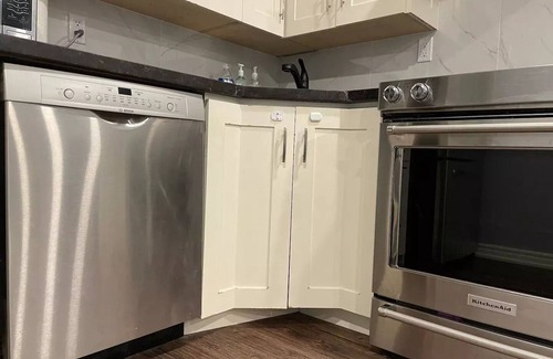 Mississauga House | 4-bdrm, king & bunkbed, park behind, trails nearbyn