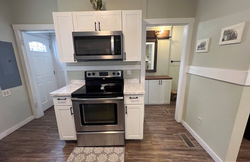 Cedar Rapids - Iowa City House | 4 Bed, 1 Bathroom Bungalow 8 blocks from Downtown!