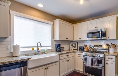 Larkspur House | 4 Bed/2.5 Bath, Pet Friendly, Midtown Bend!