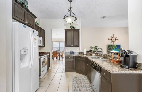 Chatham Park House | 4 bed 2 bath pool home near Disney