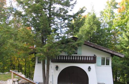 Franconia House | 4 Bed 2 Bath Vacation home in Franconia