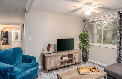 Auburndale House | 4 Bed/2 Bath Walk to Lake Ariana