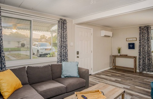 Auburndale House | 4 Bed/2 Bath Walk to Lake Ariana