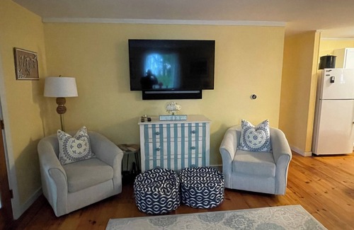 Kennebunkport House | 4 Bed, 2 min walk to Goose Rocks Beach, breathtaking sunsets on the back porch.