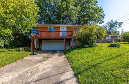 Winchester House | 4 Bed 3 bath clean , spacious all brick home , welcome families and work groups