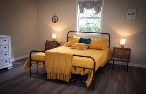 Negreet House | 4-bed/3-bath house 6 miles from Pendleton Bridge & Fisherman’s Galley Restaurant