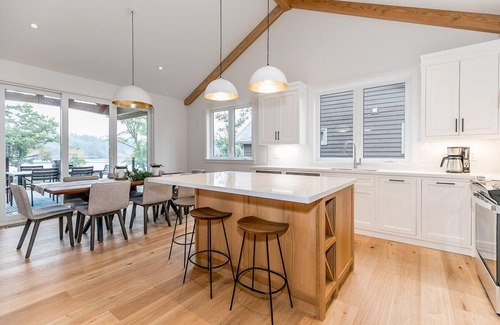 Port Carling Villa | 4 bed 4 bath Villa on Lake Muskoka