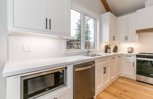 Port Carling Villa | 4 bed 4 bath Villa on Lake Muskoka