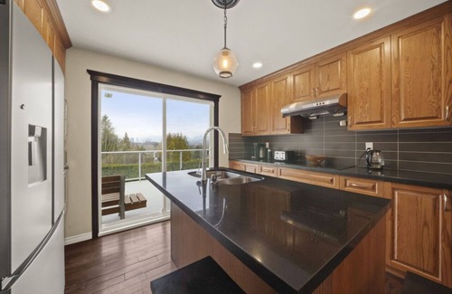 Burnaby House | 4+ bed/5 bath Mountain View Home by Deer Lake