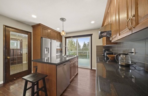 Burnaby House | 4+ bed/5 bath Mountain View Home by Deer Lake