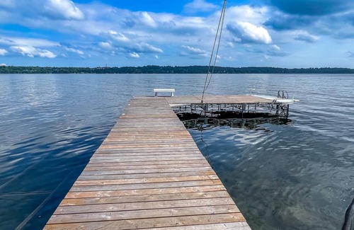 Barrie Cottage | 4 bed, 6 bath cottage on Lake Simcoe minutes from Barrie! In-ground pool!