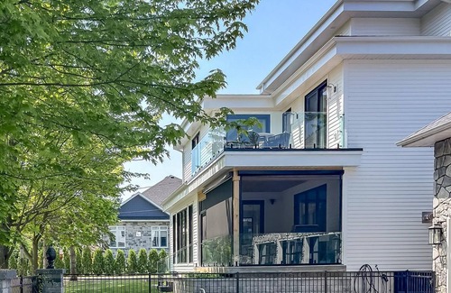 Barrie Cottage | 4 bed, 6 bath cottage on Lake Simcoe minutes from Barrie! In-ground pool!