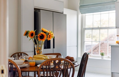 Windsor City Centre Apartment | 4 Bed Deluxe Apartment with beautiful Castle View
