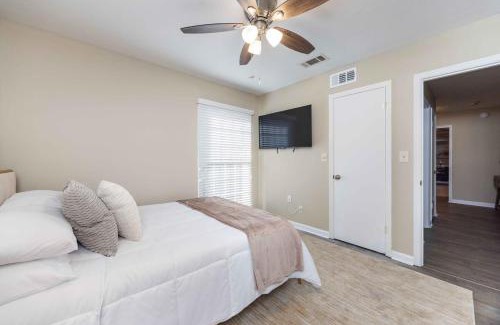 Columbus House | 4-Bed Haven Pool Table, Shuffleboard Massage Chair close to Fort Benning and downtown
