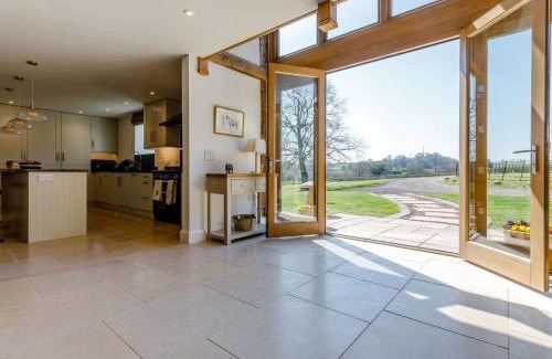 Moreton House | 4 Bed in Ledbury 60200