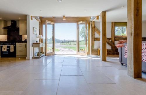 Moreton House | 4 Bed in Ledbury 60200
