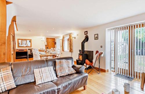 Pontesbury House | 4 Bed in Shrewsbury 50180