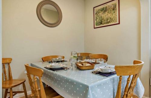 Uckfield House | 4 Bed in Uckfield BT021