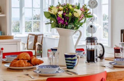 West Bay House | 4 Bed in West Bay DC083