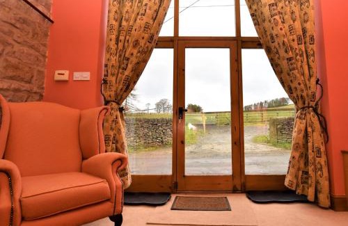 Combs House | 4 Bed in Whaley Bridge PK534
