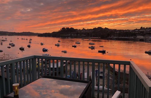 Plymouth House | 4 bed spacious modern townhouse with spectacular views over the River Tamar.