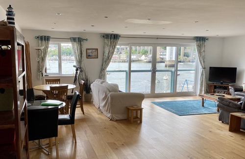 Plymouth House | 4 bed spacious modern townhouse with spectacular views over the River Tamar.