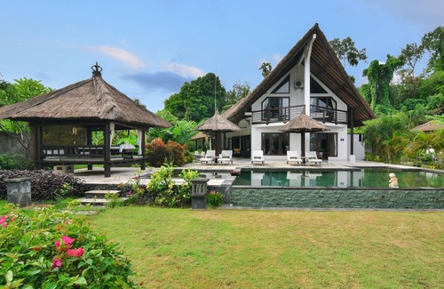 Umeanyar Villa | 4 bed villa directly on the beach. swimming pool with yacuzi