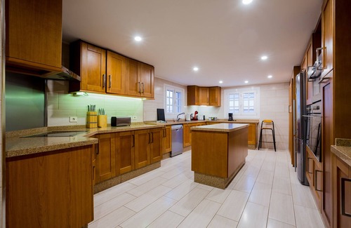 San Miguel de Abona Villa | 4 Bed Villa with 2 Swimming Pools and Air Conditioning