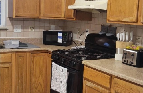 Ampere Apartment | 4 Bedded 3-bedroom apartment tastefully furnished in Newark with AC, WiFi