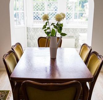 Kuressaare Apartment | 4 bedroom 166m2 apartment with sauna in the city 600m from the beach in a quiet family residence