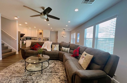 Wetmore Villa | 4-Bedroom 2.5-bath Villa Near UTSA Six Flags and Sea World