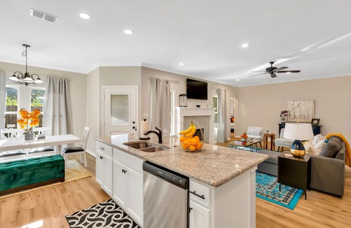 Longview House | 4 bedroom 2 bath Sleeps 8
