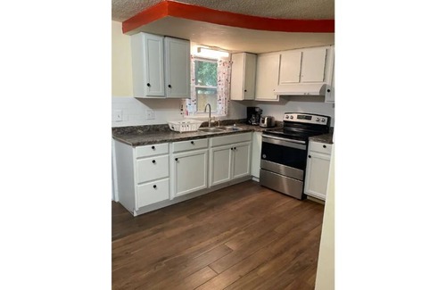 Holiday House | 4 bedroom 2 bathroom house with heated pool