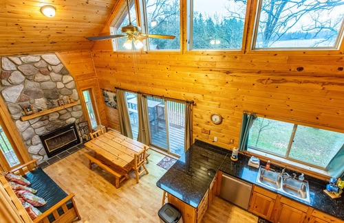 Nevis Cabin | 4 Bedroom 2BA Cabin on a Quiet Lake