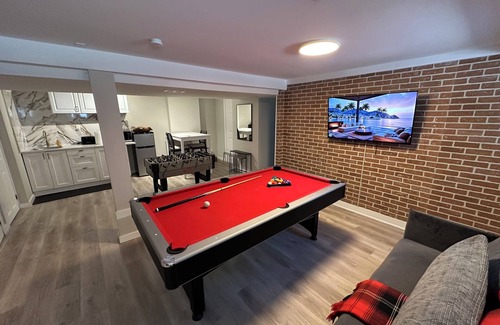 Richmond Hill House | 4 BEDROOM & 3 BATH (sleep 8) cozy bungalow home in Richmond Hill