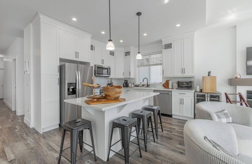 Okanagan-Similkameen House | 4 bedroom, 4 Bathroom on the LakenEnjoy Beach in Summer, Ski in Winter