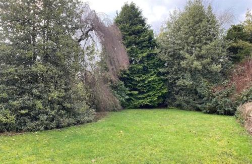 Gibbstown House | 4 bedroom, 7 single beds, with free parking & wifi near new walkway