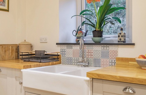 Pont-ar-gothi Cottage | 4 bedroom accommodation in Llanllawddog, near Brechfa
