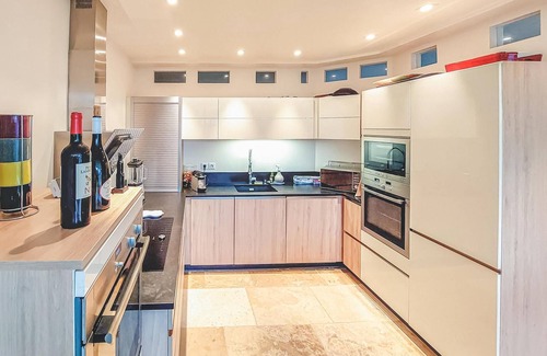 Etrechy House | 4 bedroom accommodation in Étréchy