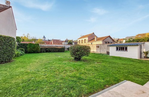 Etrechy House | 4 bedroom accommodation in Étréchy
