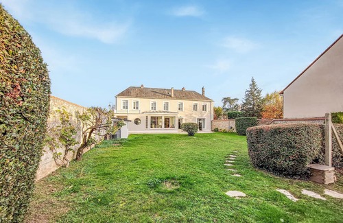 Etrechy House | 4 bedroom accommodation in Étréchy