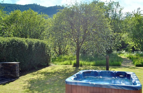 Dunoon Cottage | 4 bedroom accommodation in Glen Massan, near Dunoon