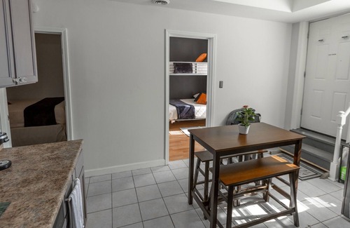 Pulaski Park Apartment | 4 Bedroom Apartment - 10 Minutes from Downtown