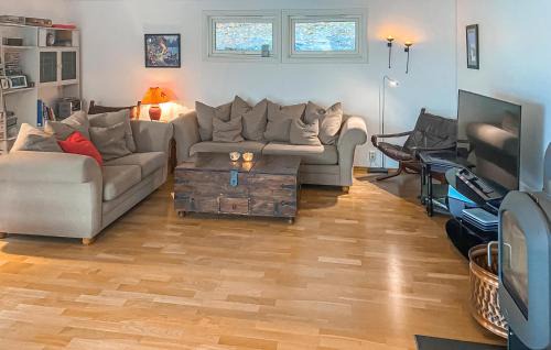 Luster House | 4 Bedroom Awesome Home In Luster