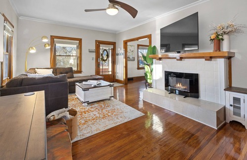 Toledo House | 4 Bedroom Boho Home. 5-10 minutes from all the hot spots!