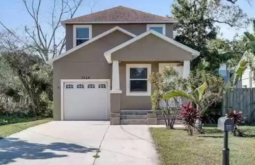 Tampa House | 4- Bedroom Bucs House in the Heart of Tampa Bay